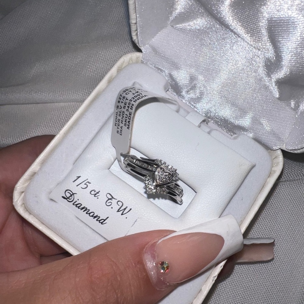 Diamond heart ring